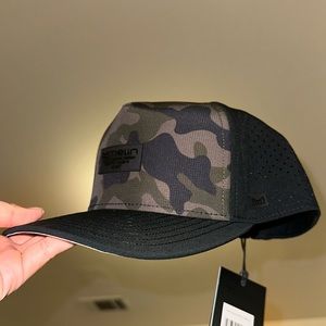 Melin green camo odyssey size XL